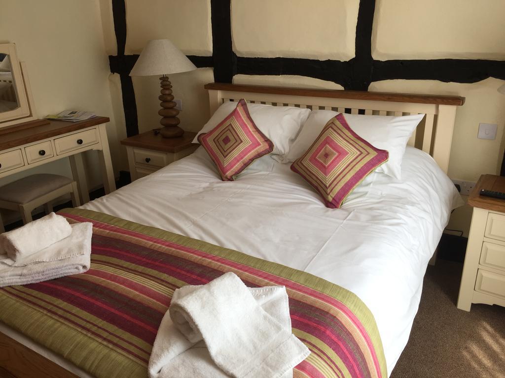 The Talbot Hotel Cleobury Mortimer Esterno foto