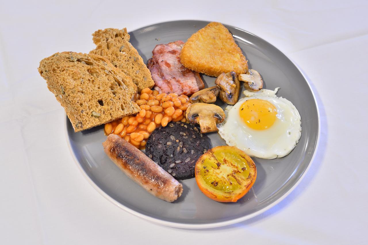 The Talbot Hotel Cleobury Mortimer Esterno foto