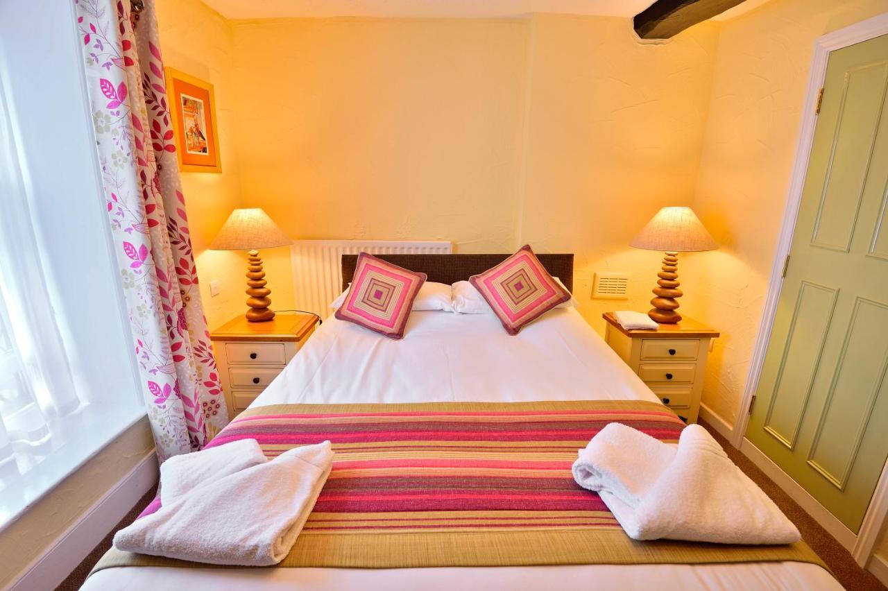 The Talbot Hotel Cleobury Mortimer Esterno foto